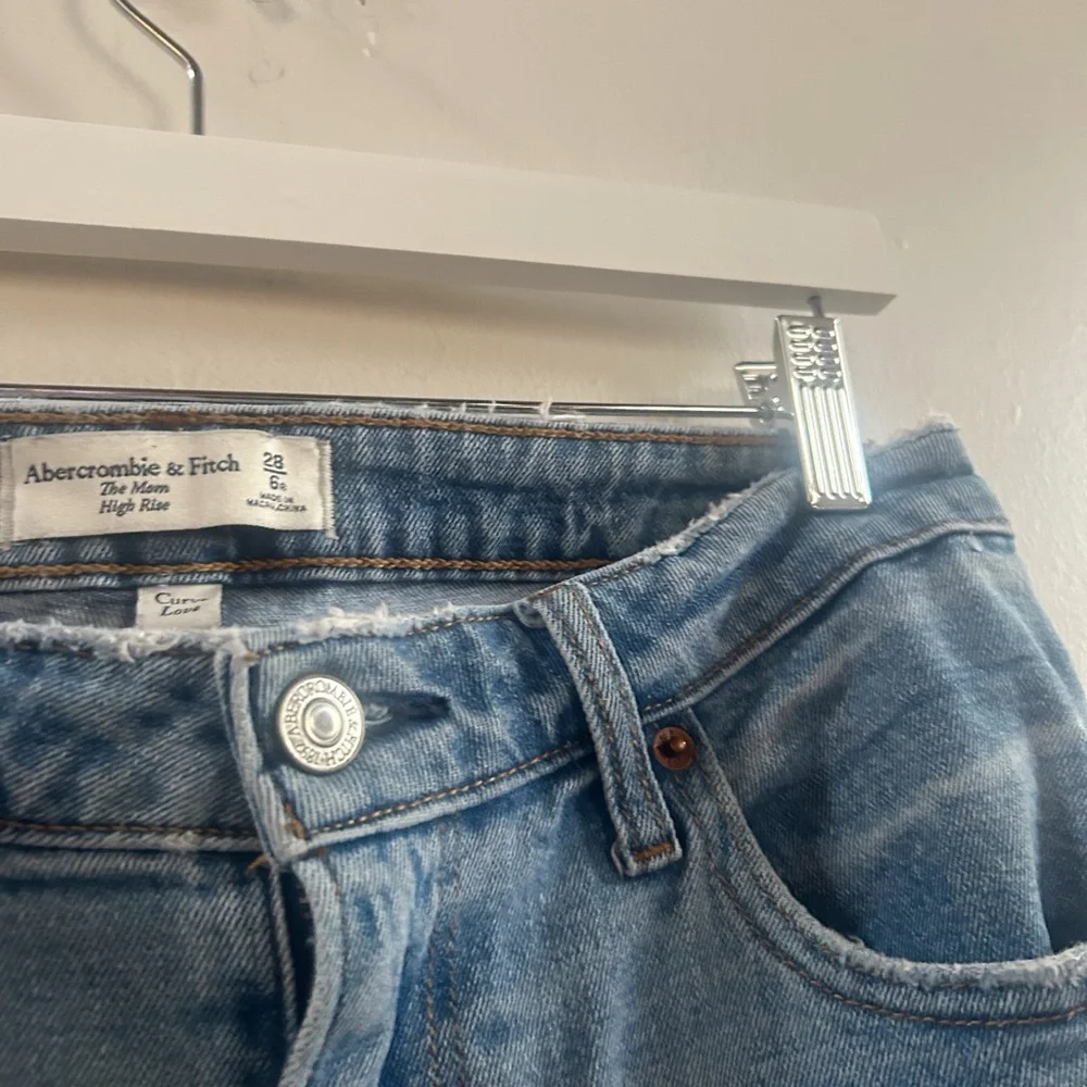 Abercrombie‎ mom high rise jeans 28 6